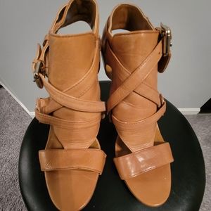 Nine West Criss Cross Tan Heels Size 9